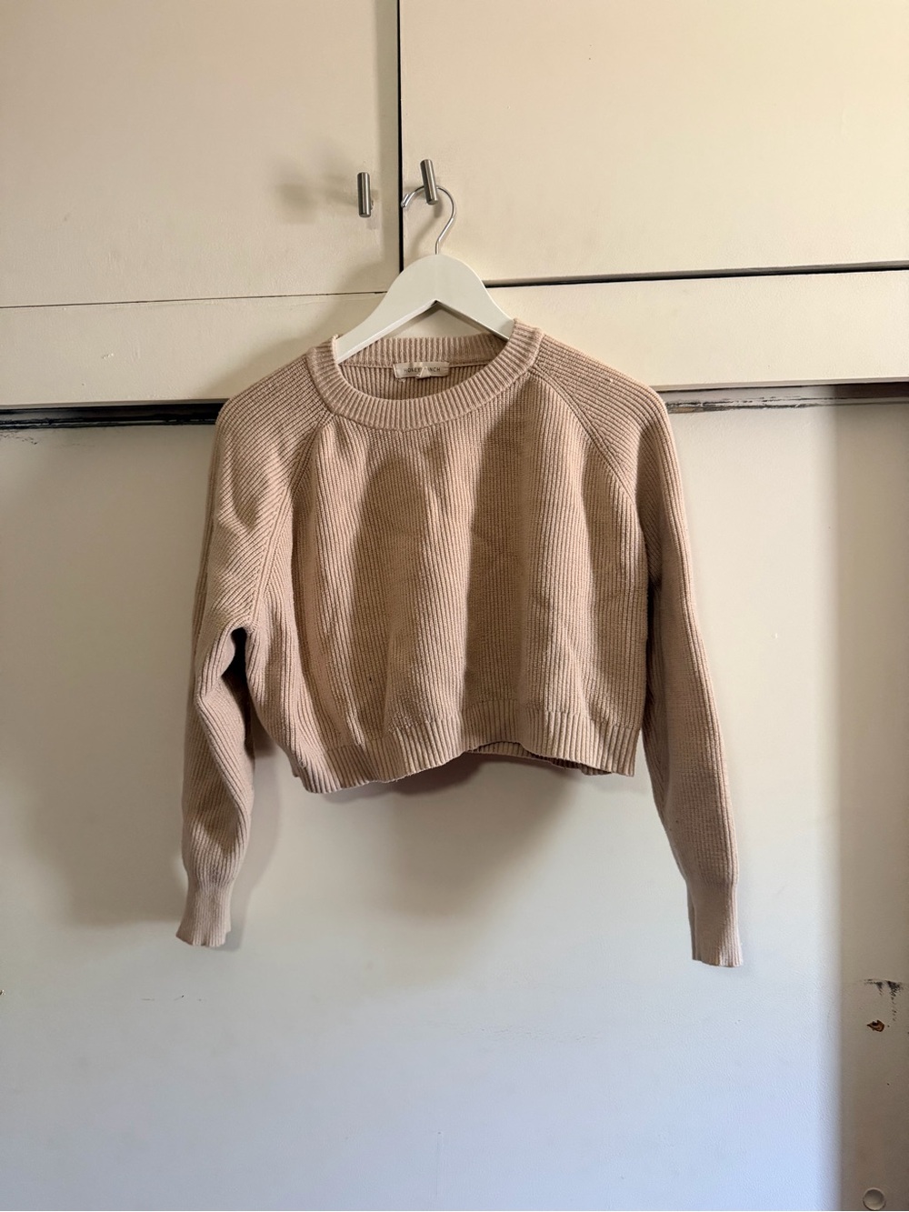 Honey Punch Cropped Crewneck Sweater in Light Beige Size S
